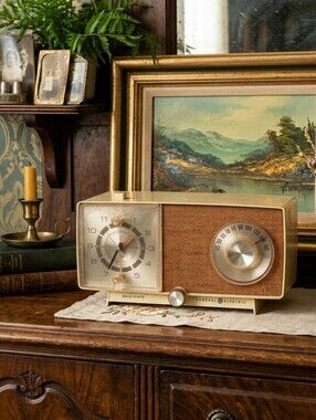 Vintage General Electric Solid State AM Clock Radio | Cream MCM Retro Decor